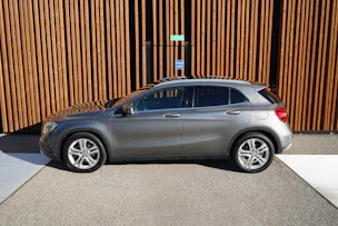 MERCEDES-BENZ GLA 250 URBAN 4MATIC 7G-DCT l 211 PS