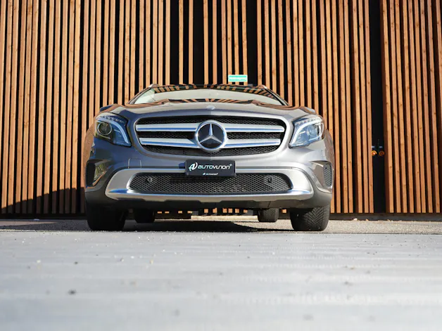MERCEDES-BENZ GLA 250 URBAN 4MATIC 7G-DCT l 211 PS