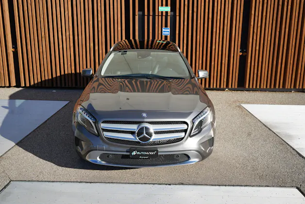MERCEDES-BENZ GLA 250 URBAN 4MATIC 7G-DCT l 211 PS