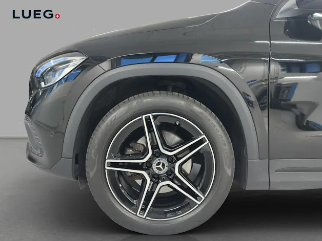MERCEDES-BENZ GLA 200 Progressive 7G-DCT