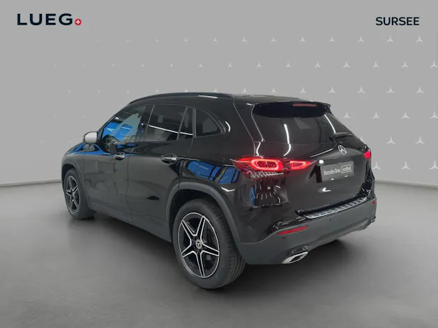 MERCEDES-BENZ GLA 200 Progressive 7G-DCT