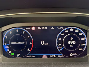 VW Tiguan Allspace R-LINE 4MOTION BLACK STYLE *** PANORAMAGLASDACH, 7-SITZER & ANHÄNGEKUPPLUNG***