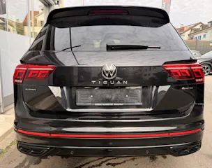 VW Tiguan Allspace R-LINE 4MOTION BLACK STYLE *** PANORAMAGLASDACH, 7-SITZER & ANHÄNGEKUPPLUNG***