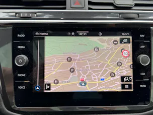 VW Tiguan Allspace R-LINE 4MOTION BLACK STYLE *** PANORAMAGLASDACH, 7-SITZER & ANHÄNGEKUPPLUNG***