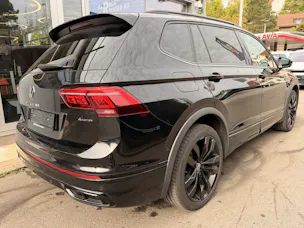 VW Tiguan Allspace R-LINE 4MOTION BLACK STYLE *** PANORAMAGLASDACH, 7-SITZER & ANHÄNGEKUPPLUNG***