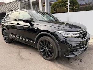 VW Tiguan Allspace R-LINE 4MOTION BLACK STYLE *** PANORAMAGLASDACH, 7-SITZER & ANHÄNGEKUPPLUNG***