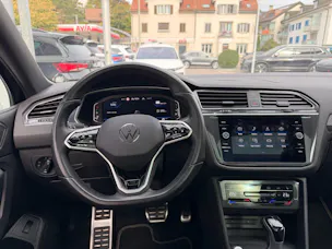 VW Tiguan Allspace R-LINE 4MOTION BLACK STYLE *** PANORAMAGLASDACH, 7-SITZER & ANHÄNGEKUPPLUNG***