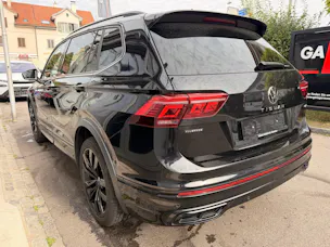 VW Tiguan Allspace R-LINE 4MOTION BLACK STYLE *** PANORAMAGLASDACH, 7-SITZER & ANHÄNGEKUPPLUNG***