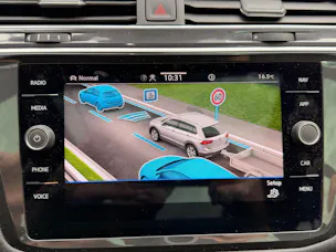 VW Tiguan Allspace R-LINE 4MOTION BLACK STYLE *** PANORAMAGLASDACH, 7-SITZER & ANHÄNGEKUPPLUNG***