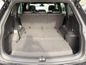 VW Tiguan Allspace R-LINE 4MOTION BLACK STYLE *** PANORAMAGLASDACH, 7-SITZER & ANHÄNGEKUPPLUNG***