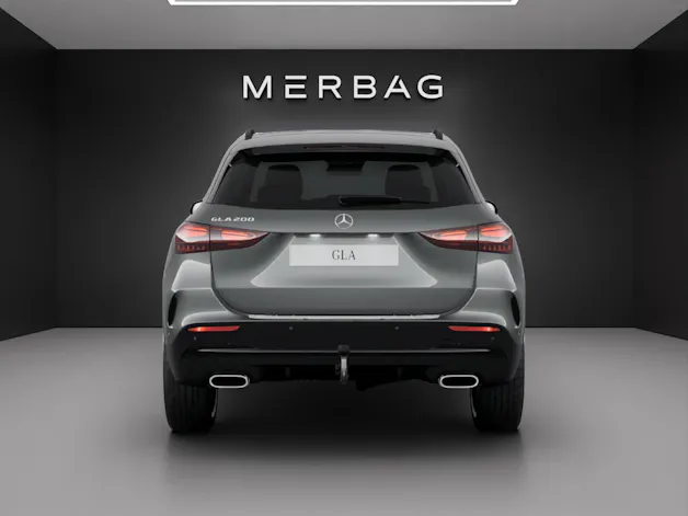 MERCEDES-BENZ GLA 200 7G-DCT