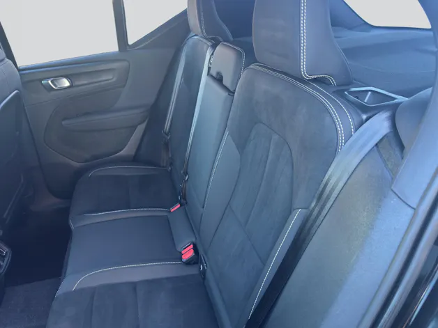 VOLVO XC40 B3 Benzin Mild Hybrid Plus Dark DCT