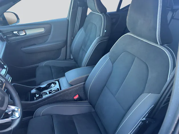 VOLVO XC40 B3 Benzin Mild Hybrid Plus Dark DCT