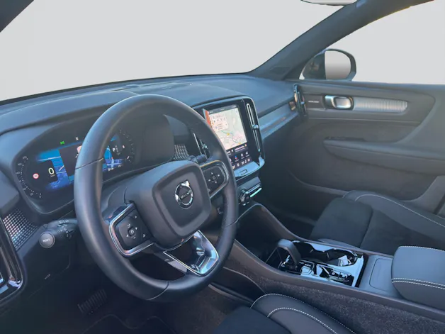 VOLVO XC40 B3 Benzin Mild Hybrid Plus Dark DCT