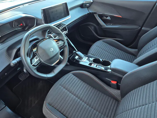PEUGEOT 2008 1.2 PureTech Active Pack EAT8