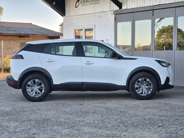 PEUGEOT 2008 1.2 PureTech Active Pack EAT8