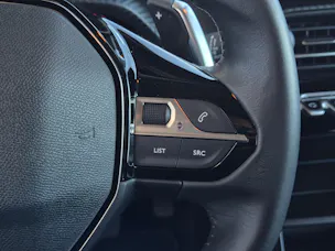 PEUGEOT 2008 1.2 PureTech Active Pack EAT8