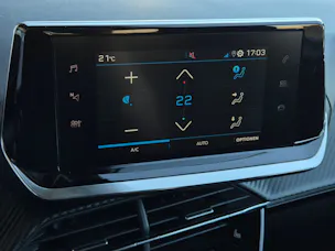 PEUGEOT 2008 1.2 PureTech Active Pack EAT8