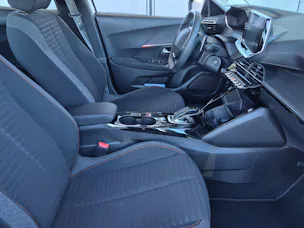 PEUGEOT 2008 1.2 PureTech Active Pack EAT8