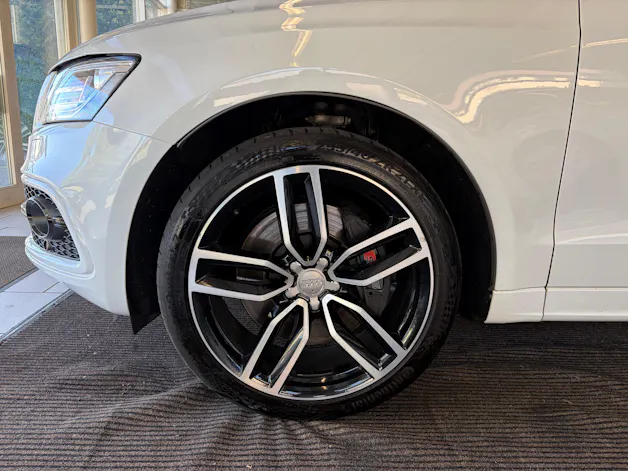 AUDI SQ5 3.0 TDI plus quattro | CH | Panorama | Black Paket | Rautensteppung Leder | DAB | B&O Sound | Kamera |