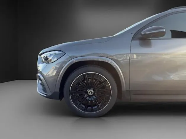 MERCEDES-BENZ GLA 200 Night Star 7G-D