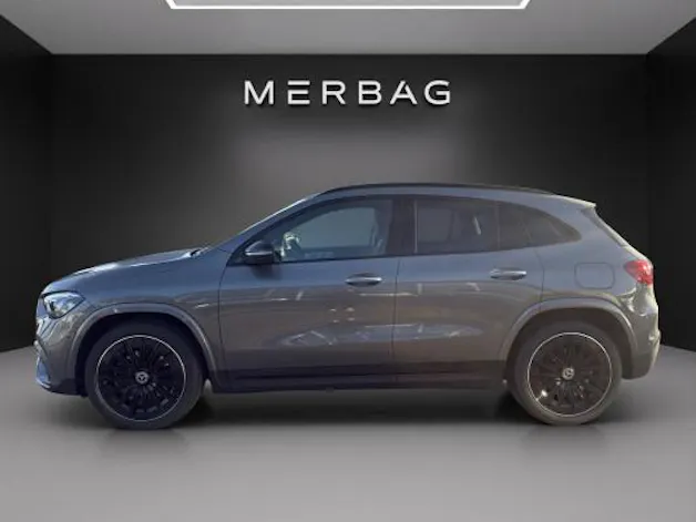 MERCEDES-BENZ GLA 200 Night Star 7G-D