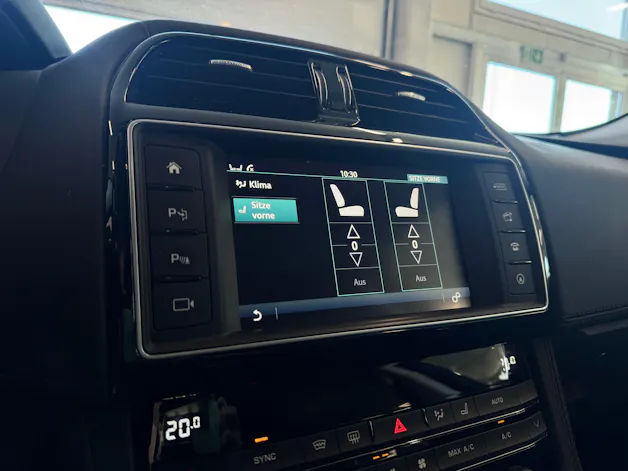 Jaguar F-Pace 2.0d Portfolio AWD Automatik