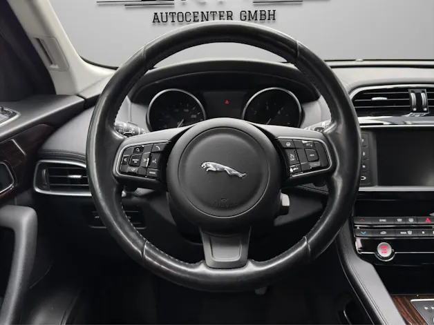 Jaguar F-Pace 2.0d Portfolio AWD Automatik