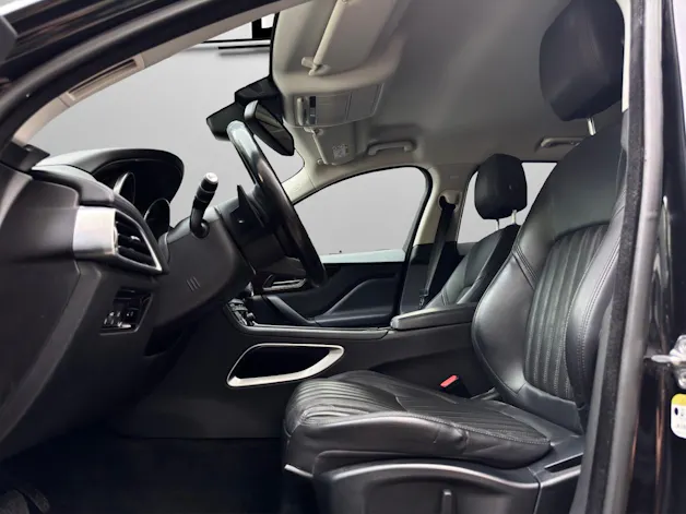 Jaguar F-Pace 2.0d Portfolio AWD Automatik