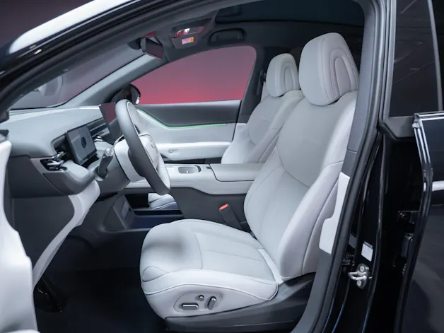 XPENG G6 80kWh Performance AWD / Anhängerkupplung schwenkbar / Panoramadach / 360° Kamera