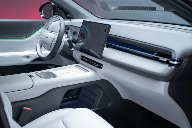 XPENG G6 80kWh Performance AWD / Anhängerkupplung schwenkbar / Panoramadach / 360° Kamera