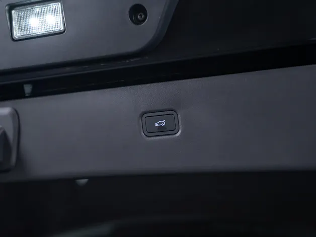 XPENG G6 80kWh Performance AWD / Anhängerkupplung schwenkbar / Panoramadach / 360° Kamera