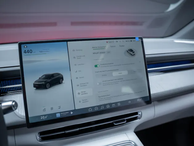 XPENG G6 80kWh Performance AWD / Anhängerkupplung schwenkbar / Panoramadach / 360° Kamera