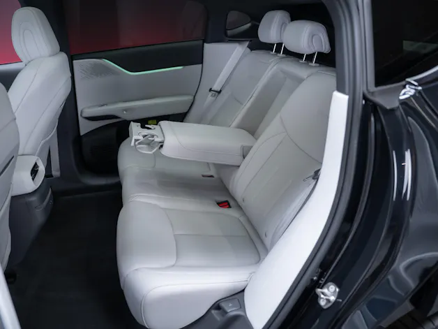 XPENG G6 80kWh Performance AWD / Anhängerkupplung schwenkbar / Panoramadach / 360° Kamera