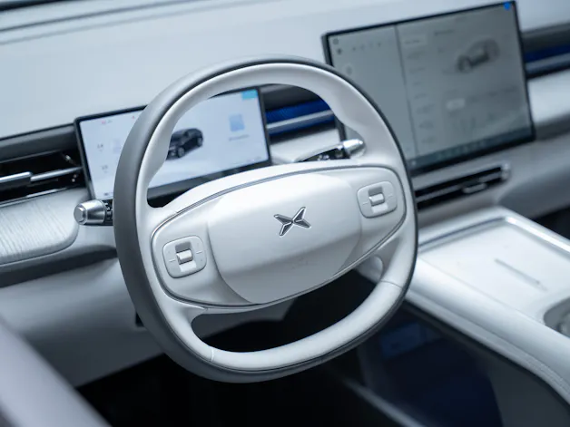 XPENG G6 80kWh Performance AWD / Anhängerkupplung schwenkbar / Panoramadach / 360° Kamera