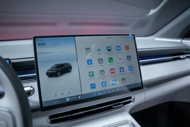 XPENG G6 80kWh Performance AWD / Anhängerkupplung schwenkbar / Panoramadach / 360° Kamera