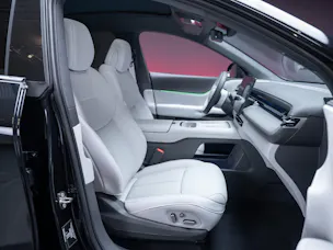 XPENG G6 80kWh Performance AWD / Anhängerkupplung schwenkbar / Panoramadach / 360° Kamera