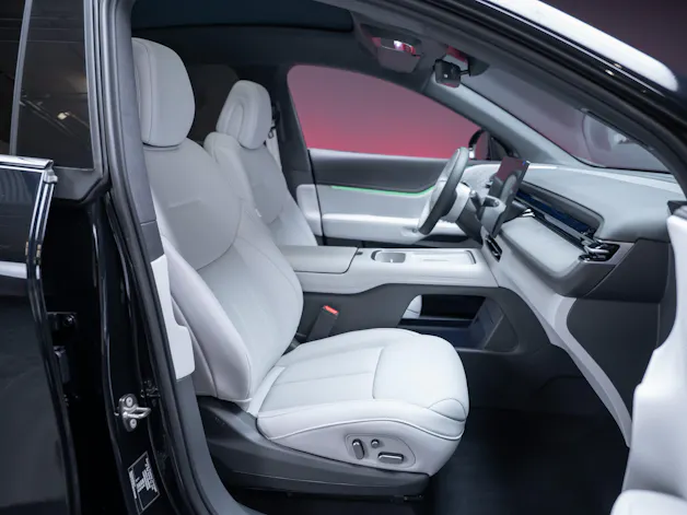 XPENG G6 80kWh Performance AWD / Anhängerkupplung schwenkbar / Panoramadach / 360° Kamera