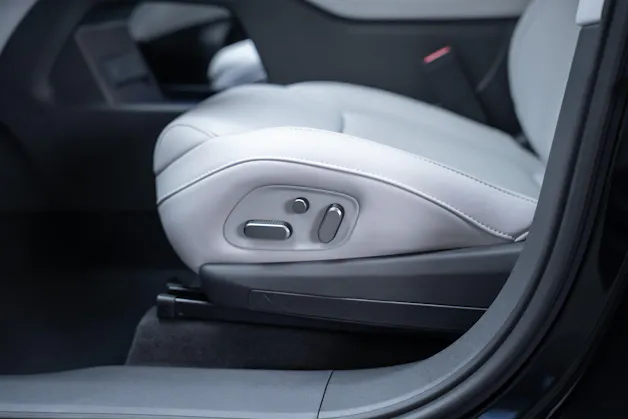 XPENG G6 80kWh Performance AWD / Anhängerkupplung schwenkbar / Panoramadach / 360° Kamera
