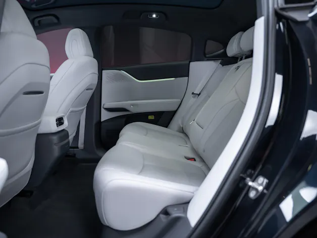 XPENG G6 80kWh Performance AWD / Anhängerkupplung schwenkbar / Panoramadach / 360° Kamera
