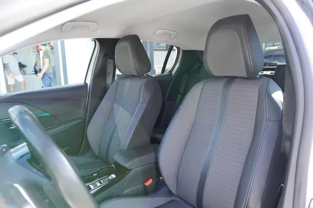 PEUGEOT 208 1.2 PureTech Allure Pack EAT8