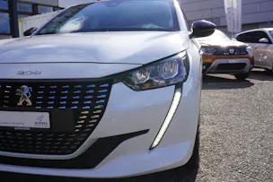 PEUGEOT 208 1.2 PureTech Allure Pack EAT8