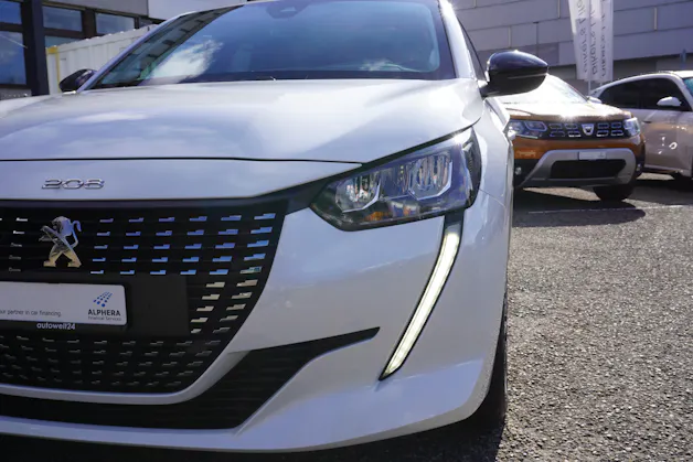 PEUGEOT 208 1.2 PureTech Allure Pack EAT8