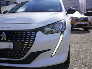 PEUGEOT 208 1.2 PureTech Allure Pack EAT8