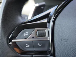 PEUGEOT 208 1.2 PureTech Allure Pack EAT8