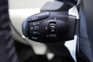 PEUGEOT 208 1.2 PureTech Allure Pack EAT8