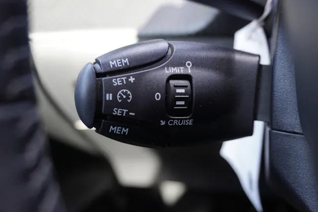 PEUGEOT 208 1.2 PureTech Allure Pack EAT8
