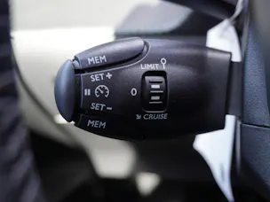 PEUGEOT 208 1.2 PureTech Allure Pack EAT8
