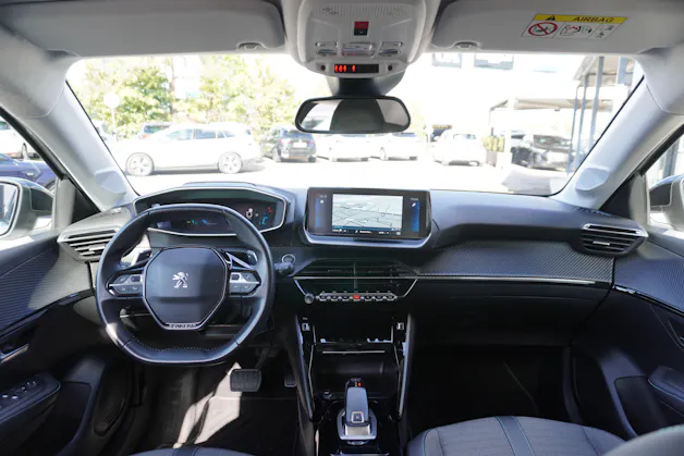 PEUGEOT 208 1.2 PureTech Allure Pack EAT8