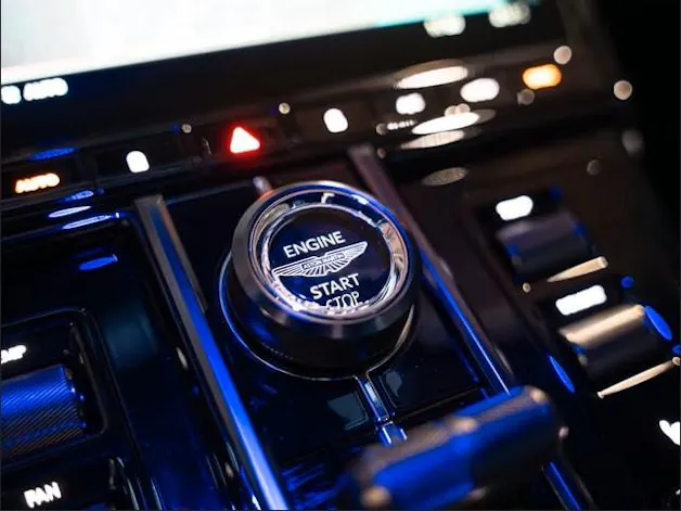 ASTON MARTIN Vantage MY25